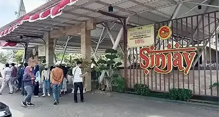 Kuliner Bebek Sinjay Suramadu Madura dinikmati para alumni