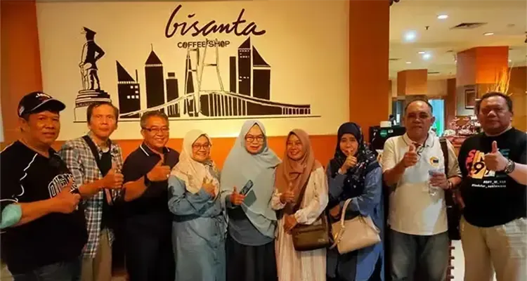 Foto bersama alumni FIA UB Niaga Ganjil 86 sebelum kembali ke tugas masing-masing